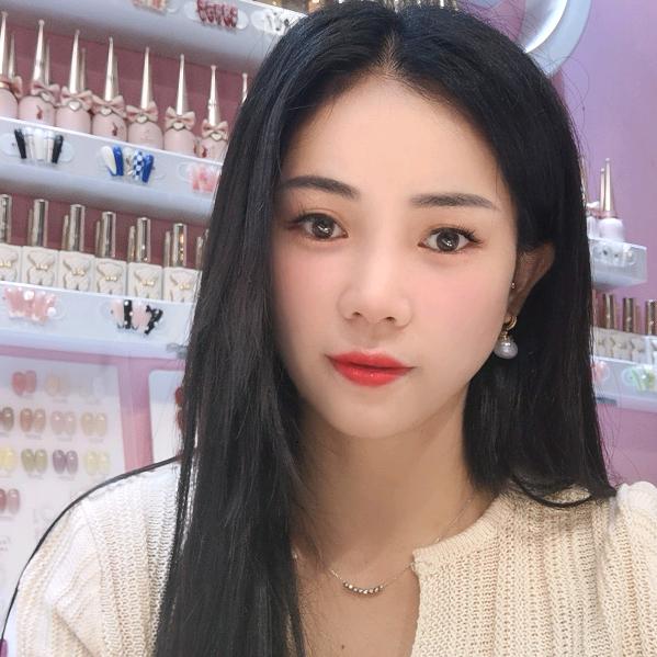 盘龙城艺承家庭美甲美睫