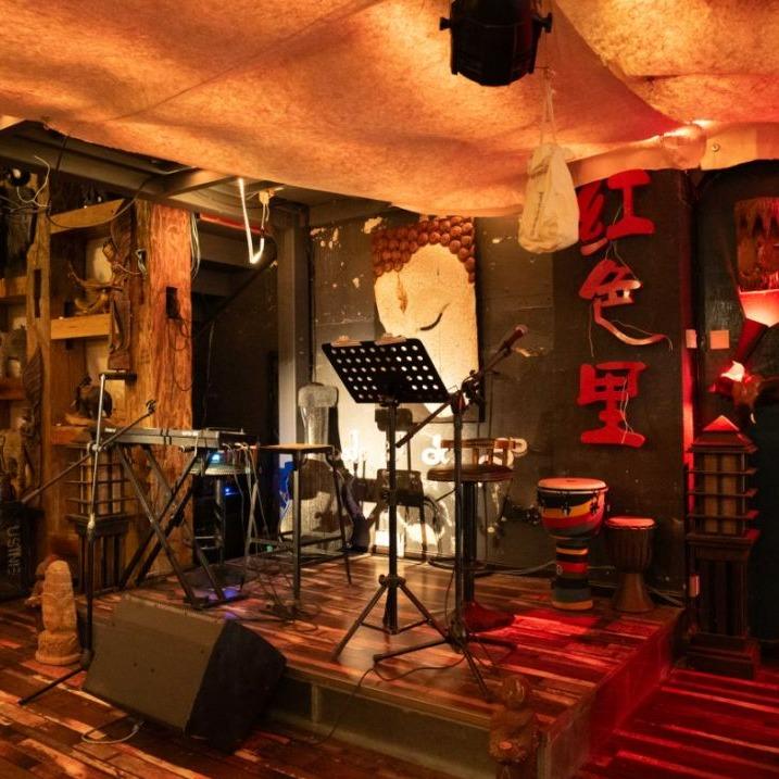 红色里民谣酒馆