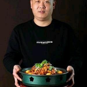 兄弟炒公鸡，鱼头泡饼，家常菜