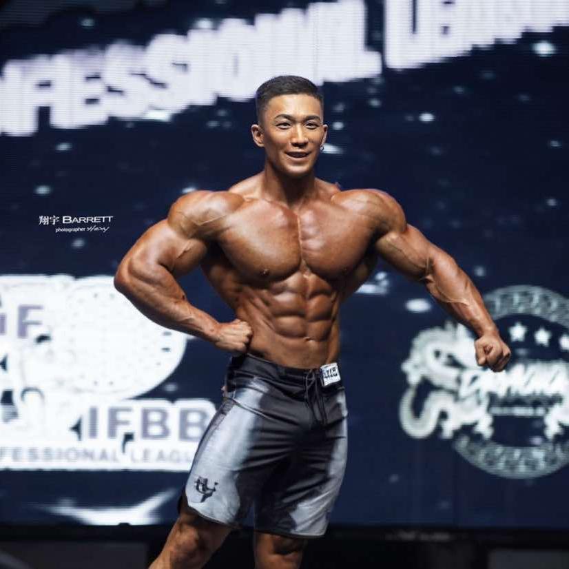 奥通战士-是笑宇啊