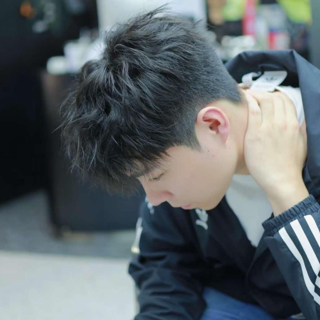 启点造型·烫发染发