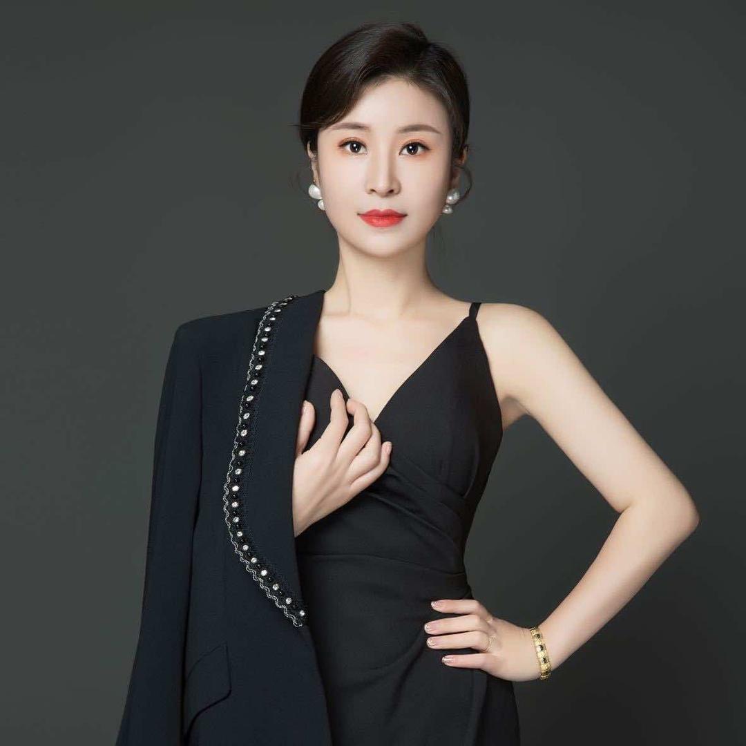 在兴隆镇开美容院的丹姐