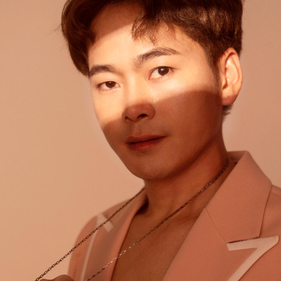 卡萨洛帝形象定制官方号阿荣烫发