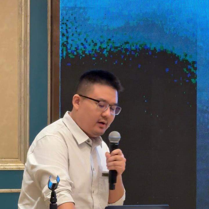 源哥睁眼看世界