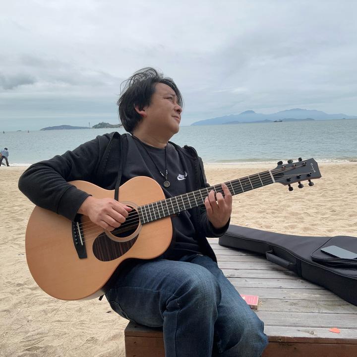 弹吉他的咸鱼