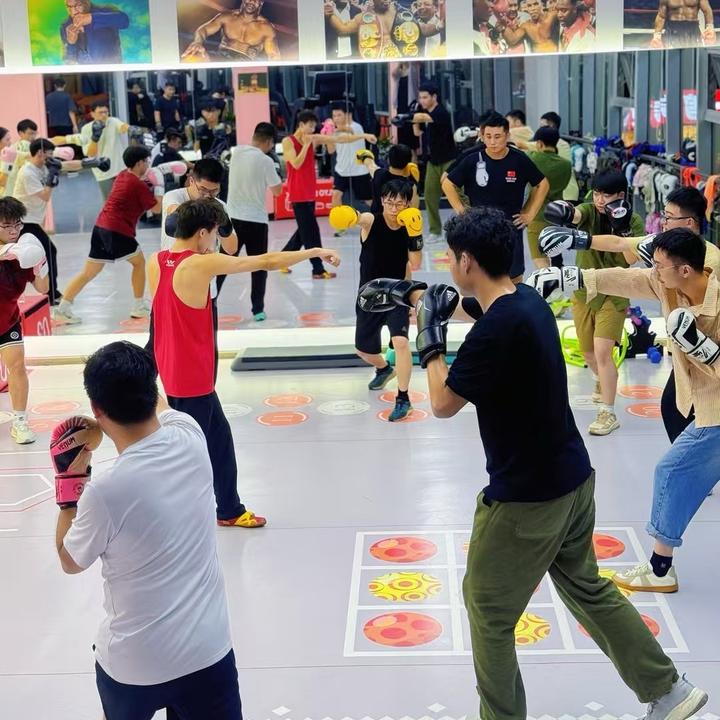 教拳击的大学生（郑升拳击🥊）