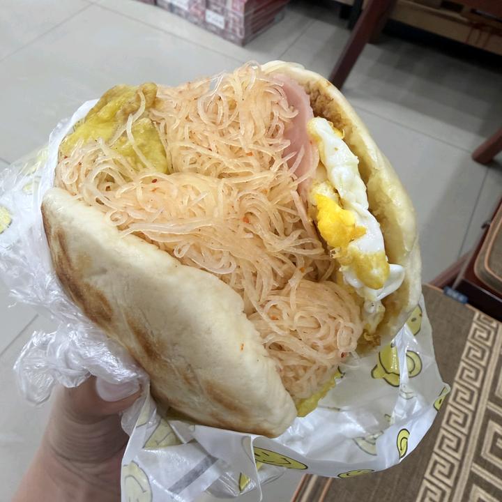 徐有缘骨汤米粉+土豆丝汉堡