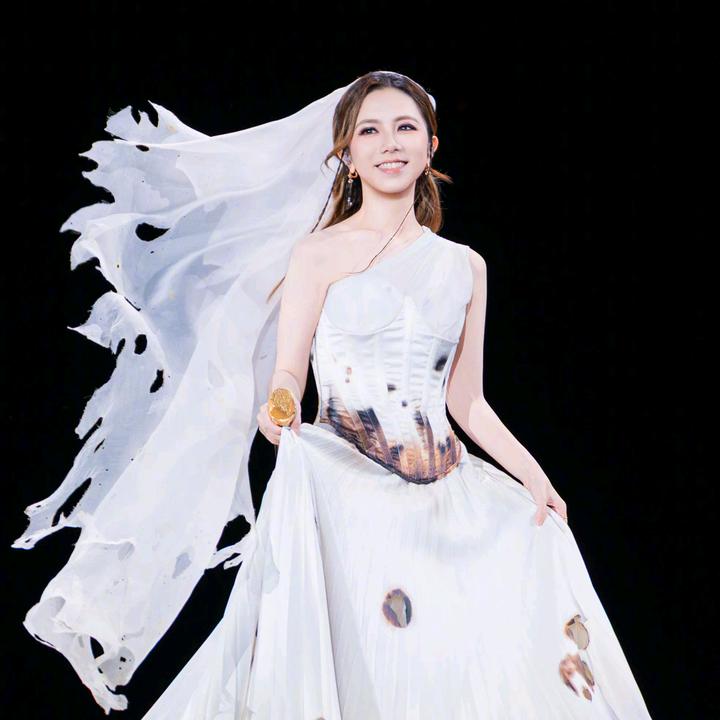 ✨G.E.M.紫屿✨（冲1000粉）