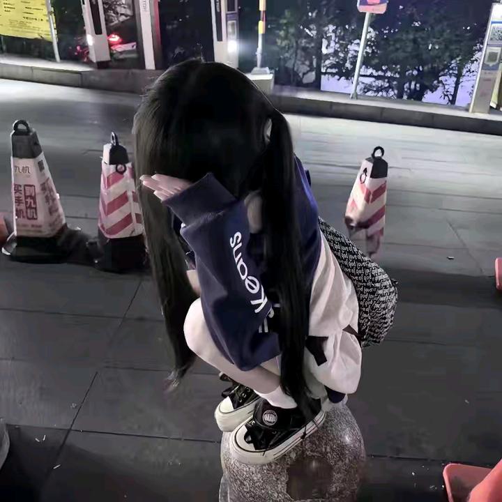 郁曲栀^工拒