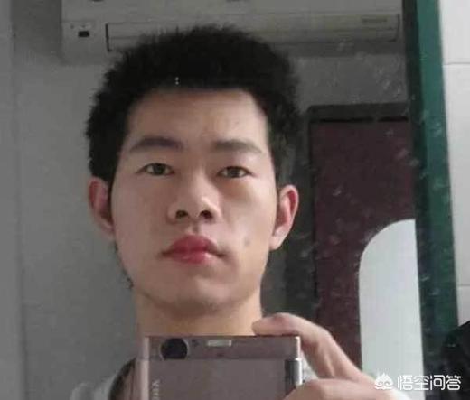 对化妆镜拍脸技巧
