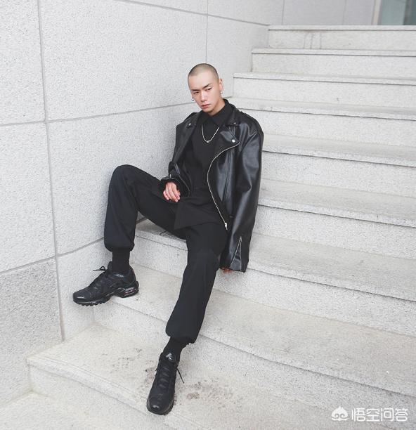 黑色衬衫领大衣如何搭配