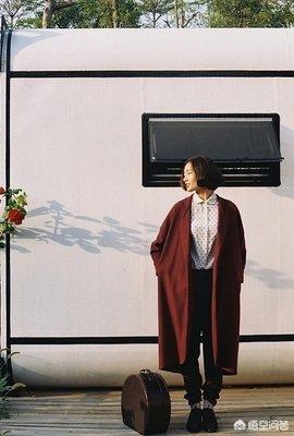 红色风衣和靴子如何搭配(图49)