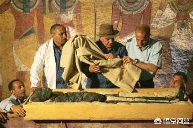 在埃及金字塔里出来的科学家们，为什么都会死去