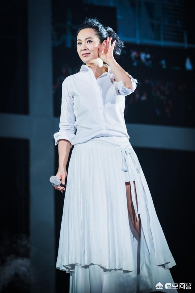 白衬衣如何搭配裙装女士(图7)