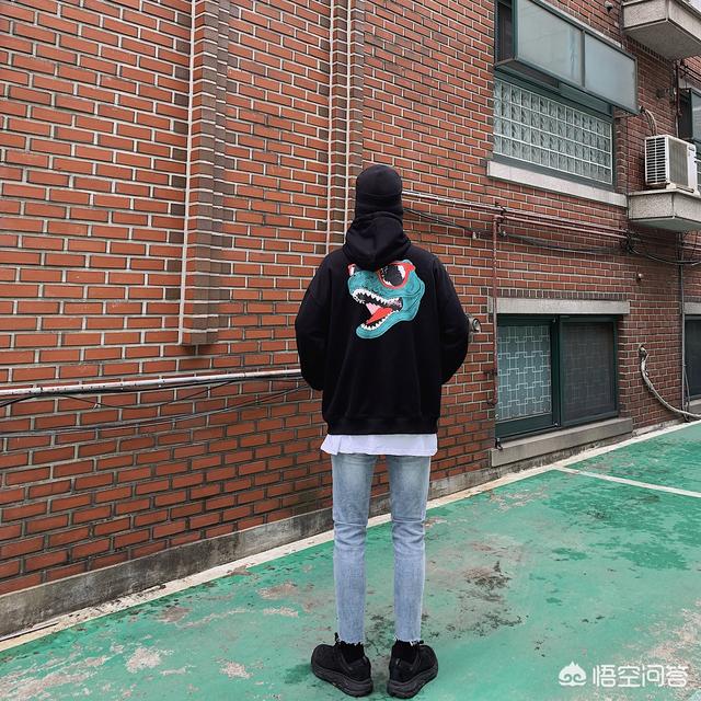 修身牛仔裤怎么搭配男(图1)