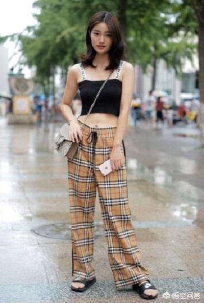 春夏最流行的时装搭配女(图8)