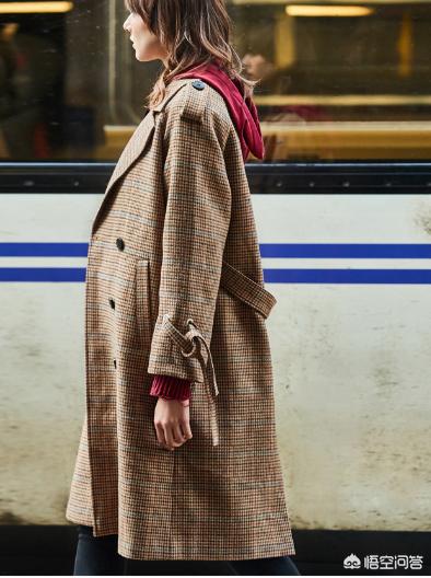 长风衣如何搭配红色裙子(图2)