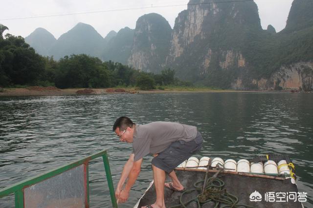 桂林的地理环境及风景特点？