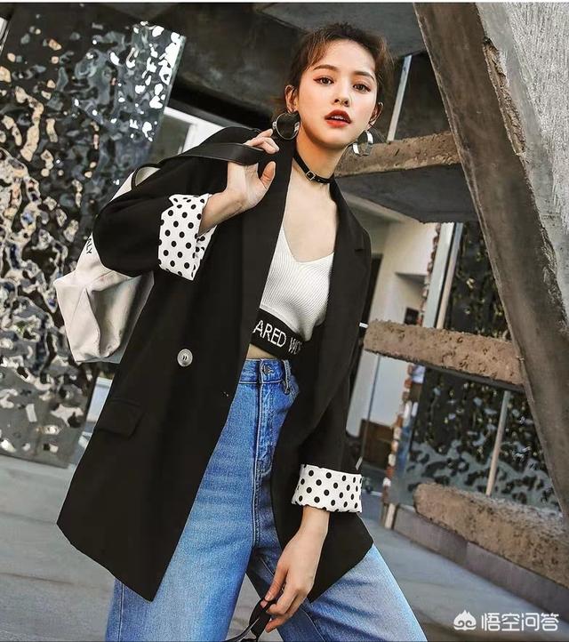 黑色小西装怎么搭配女(图2)