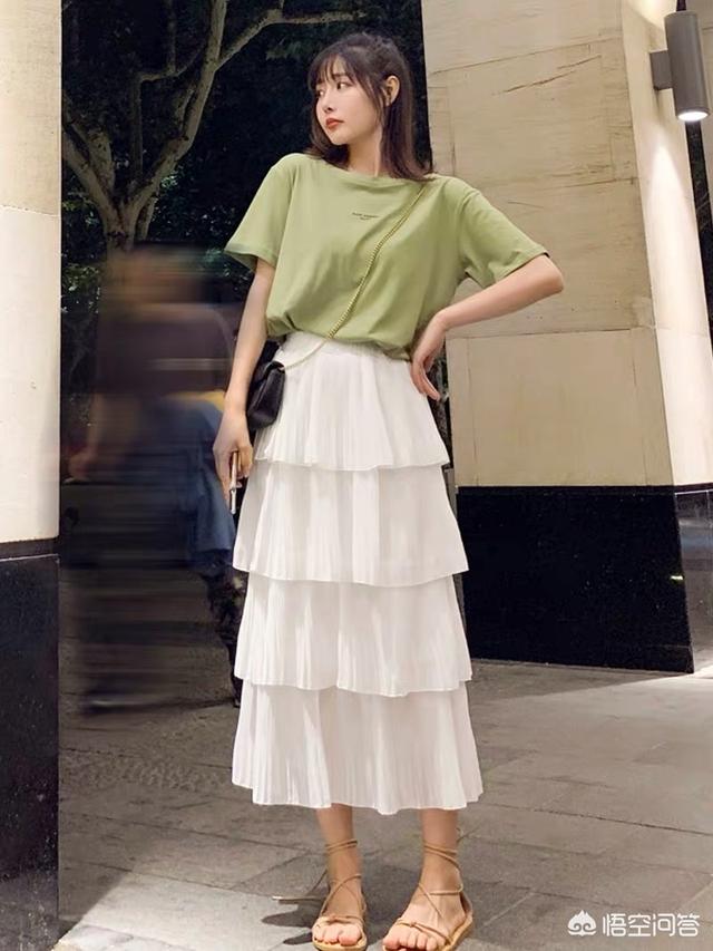 荷叶短裙如何搭配外套女(图4)