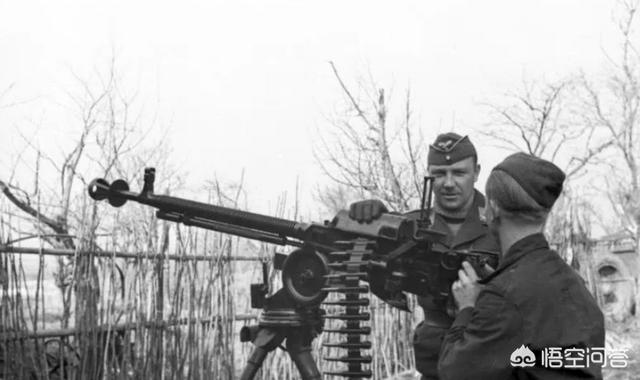 假设有一条以纳米为单位的细线从人的身体中间穿过，人会被切成两半吗？你怎么看？：俄客机迫降断成两截