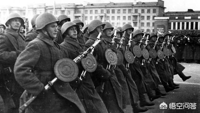 假设有一条以纳米为单位的细线从人的身体中间穿过，人会被切成两半吗？你怎么看？：俄客机迫降断成两截