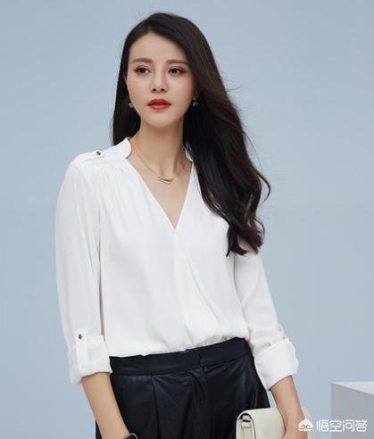 夏天如何搭配白衬衫女孩(图3)