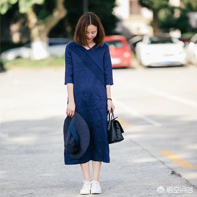 裙子如何搭配球鞋上衣女(图36)