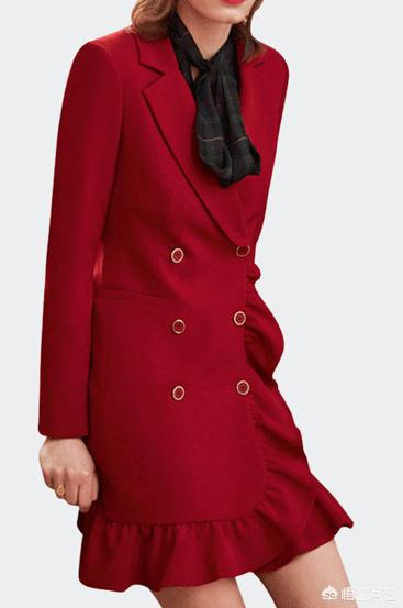 秋装红色格子大摆连衣裙搭配什么外套好看？