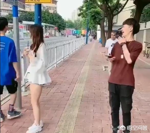 美女聚会的幽默句子_怎么逗女朋友开心的幽默聊天句子