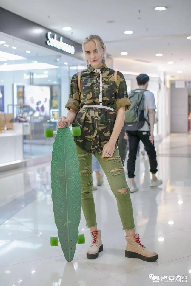 迷彩衬衣女如何搭配衣服(图2)