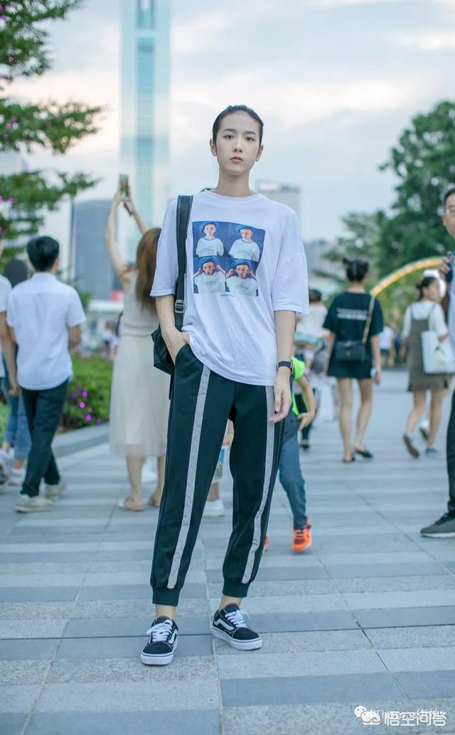 迷彩衬衣女如何搭配衣服(图6)