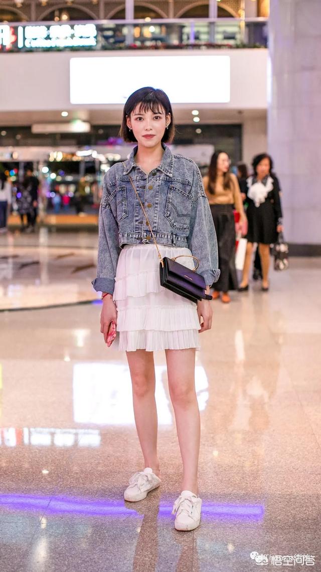 白色蓬松蛋糕裙如何搭配(图5)