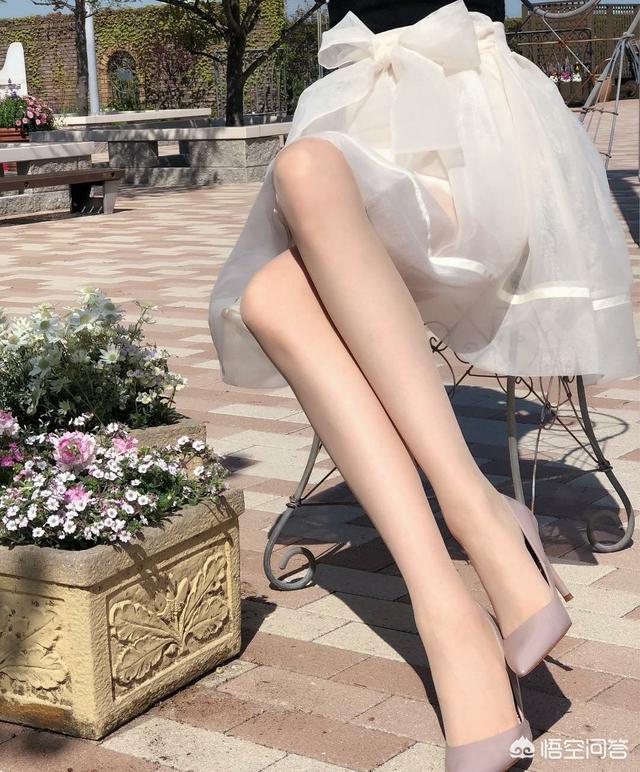 [性感丝袜图片]女人穿肉丝丝袜性感还是黑色丝袜性感？