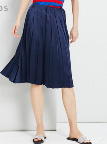 灰色大衣如何搭配紧身裙