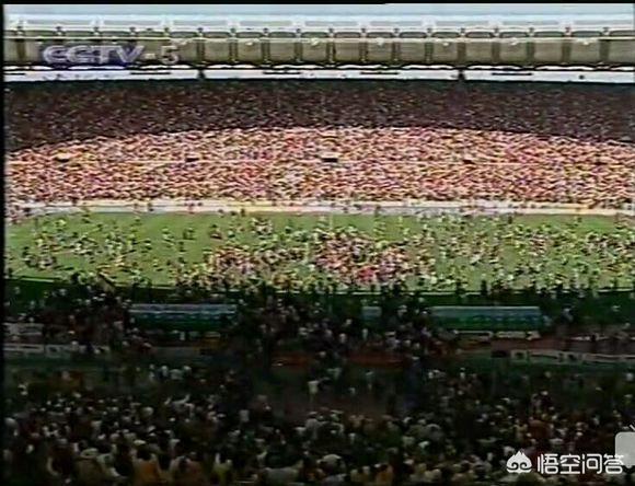 折纸足球服裤子怎么折