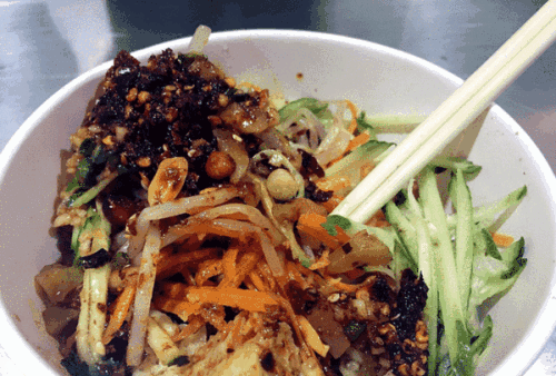 美食小吃凉皮卷菜的做法(图3)