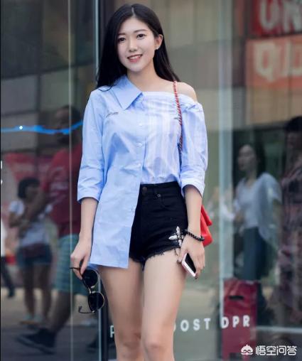 短裤穿搭旅游冬， 短裤配旅游鞋好看吗