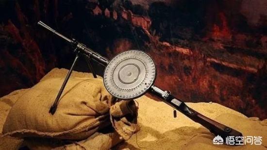 假设有一条以纳米为单位的细线从人的身体中间穿过，人会被切成两半吗？你怎么看？：俄客机迫降断成两截