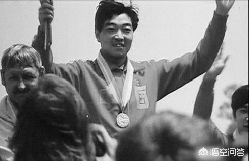 中国在奥运会上拿的第一块金的人是谁,第1张