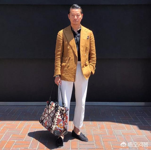 休闲西装怎么搭配衬衣(图1)