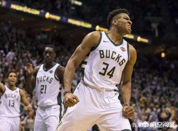 足球短袖如何搭配衣服女(图1)