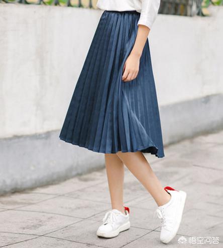 灰色大衣如何搭配紧身裙(图3)