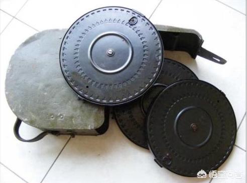 假设有一条以纳米为单位的细线从人的身体中间穿过，人会被切成两半吗？你怎么看？：俄客机迫降断成两截