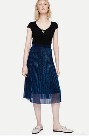 灰色大衣如何搭配紧身裙(图4)