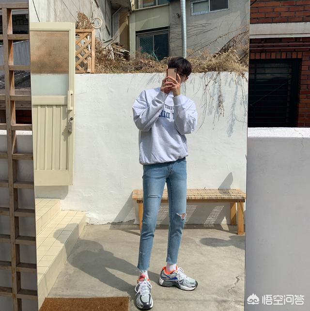 修身牛仔裤怎么搭配男(图2)
