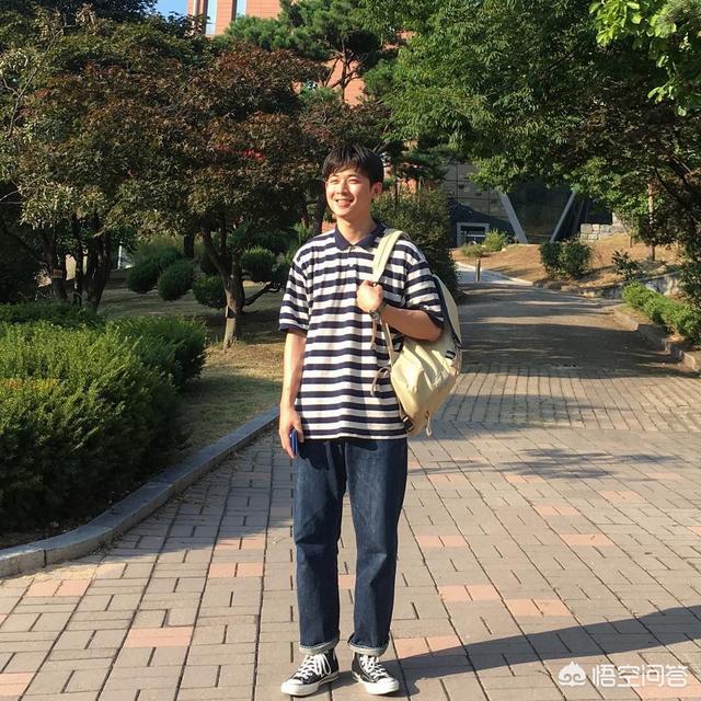蓝白拼接短袖怎么搭配(图10)