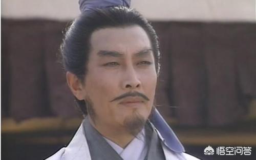 身长八尺，面如冠玉，头戴纶巾，身披鹤氅，飘飘然有神仙之概。是哪本书写的？大致意思是