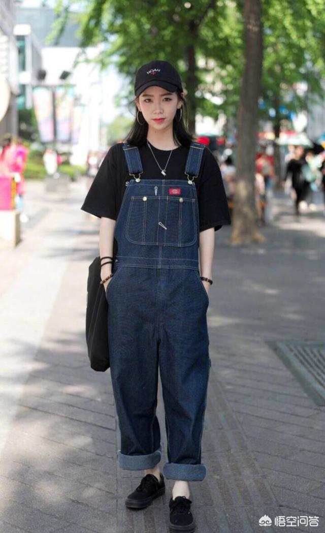 黑色短袖如何搭配裤子女(图5)