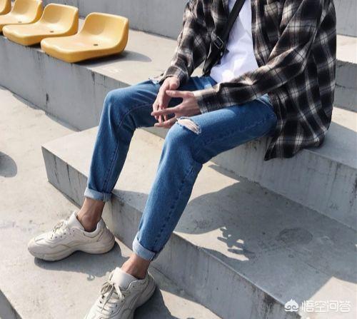 破洞牛仔短裤男如何搭配